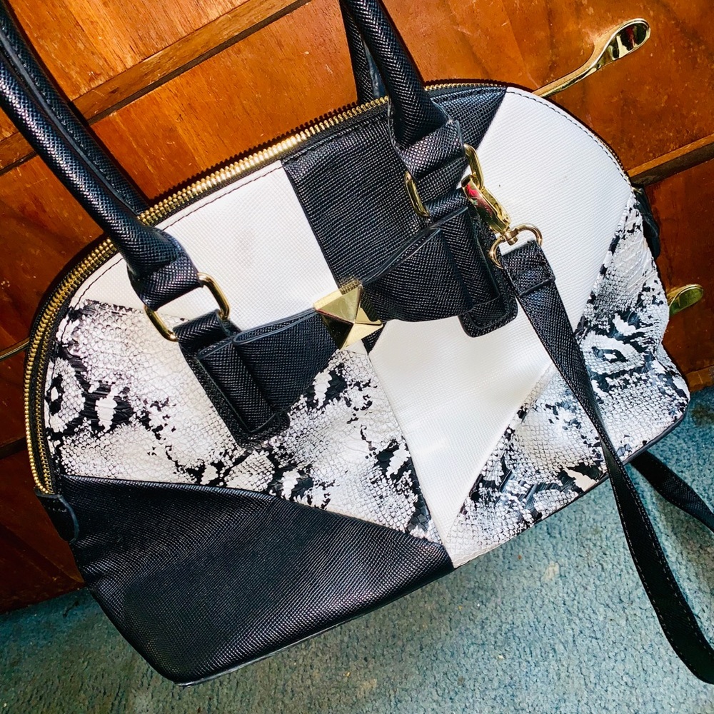 Apt 9 purse